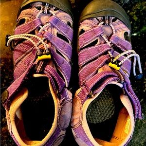 Purple Keen Sandals, size 5